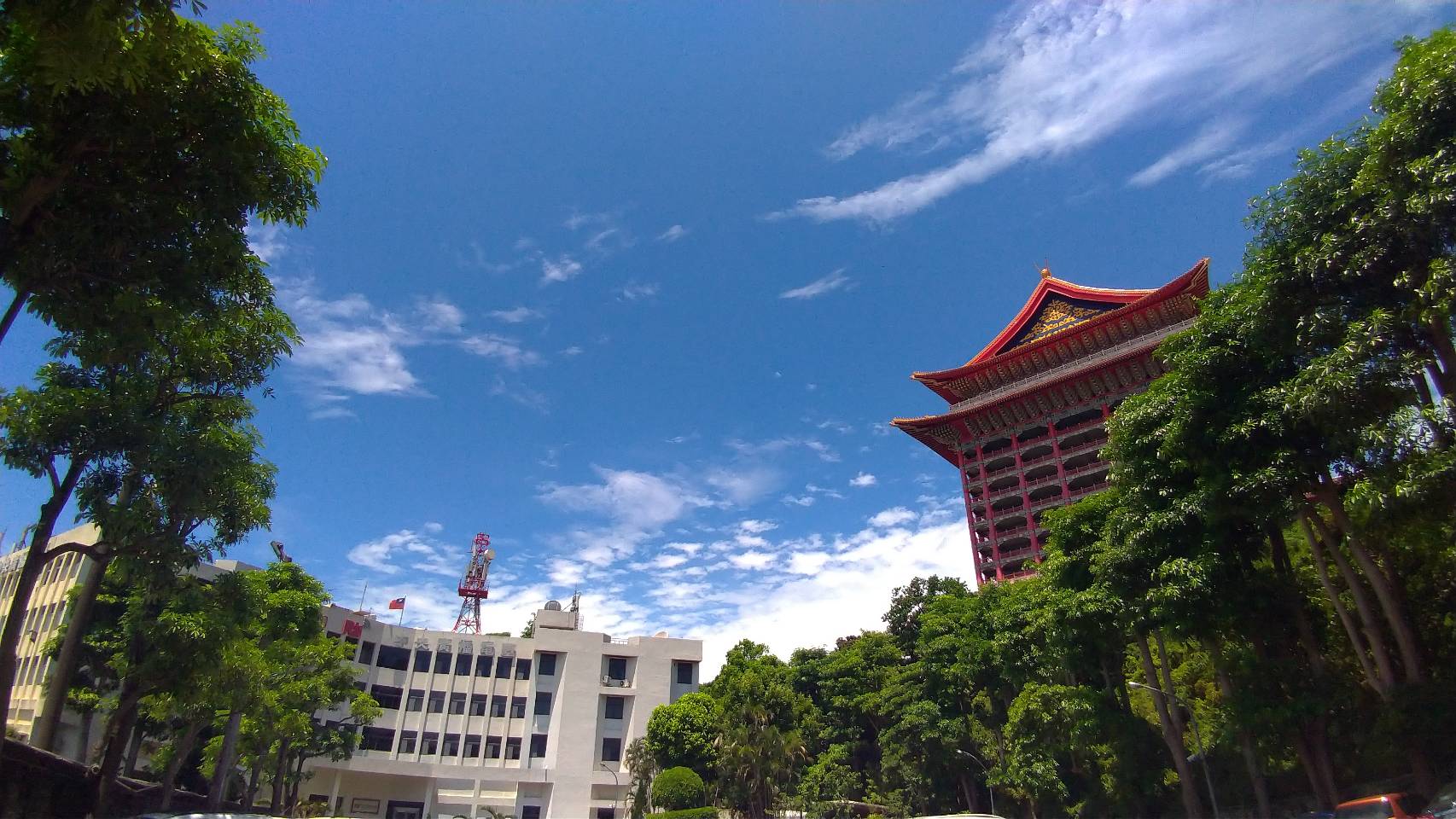 台湾国際放送の運営母体・中央放送局の局舎と圓山大飯店（写真：RTI）