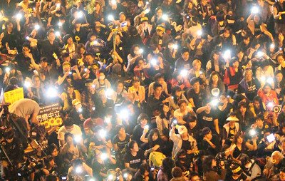 サービス貿易協定反対派の学生、立法院明け渡し