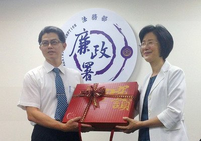 行政院、評判に応じ公務員の職務調整も