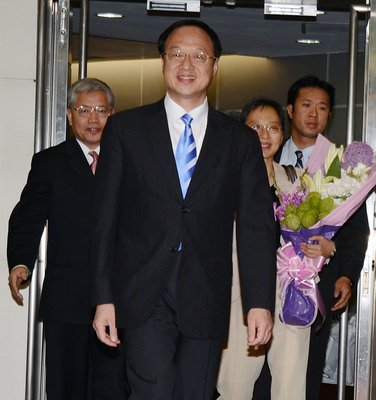 行政院長、エルサルバドルから帰国