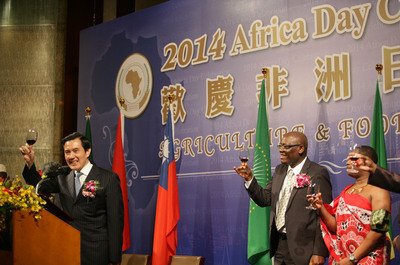 外交部、サントメの大統領の上海訪問で警戒