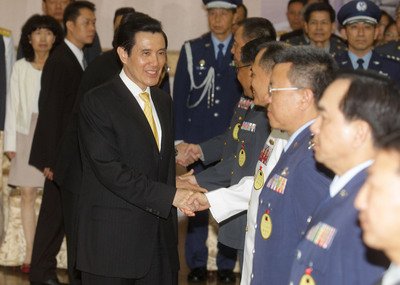 総統：両岸関係進展も戦いへの備え怠るな