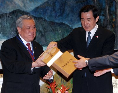 馬総統、中米友好国への外遊に出発
