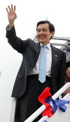 馬・総統、サンフランシスコでトランジット