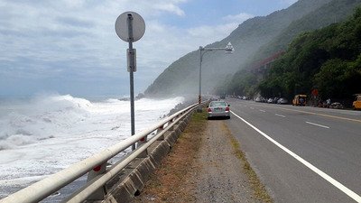 台風8号勢力強める、台湾東部などで影響
