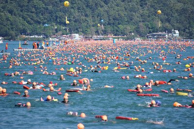 2014日月潭遠泳、2万7千人が参加