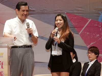 馬・総統、青年たちと対話