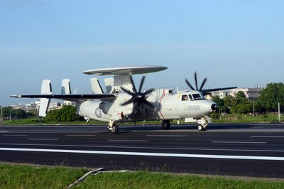 漢光演習、国道で戦闘機が離着陸