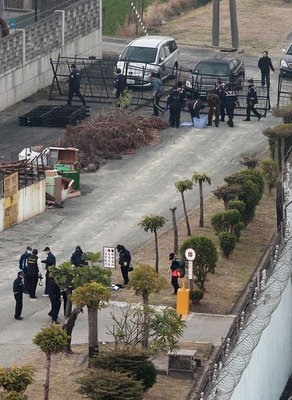 高雄刑務所人質事件、犯人自殺で人質無事