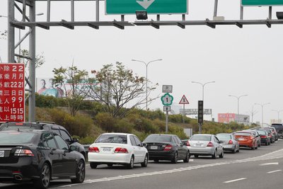 旧正月連休Ｕターンラッシュ、時速30㎞区間も