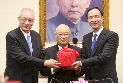 許水徳氏、江丙坤氏ら日本政府春の叙勲受章