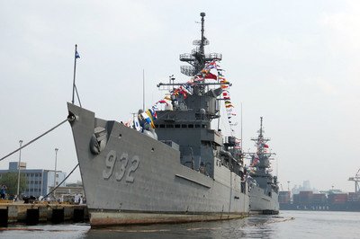 ノックス級フリゲート2隻が退役