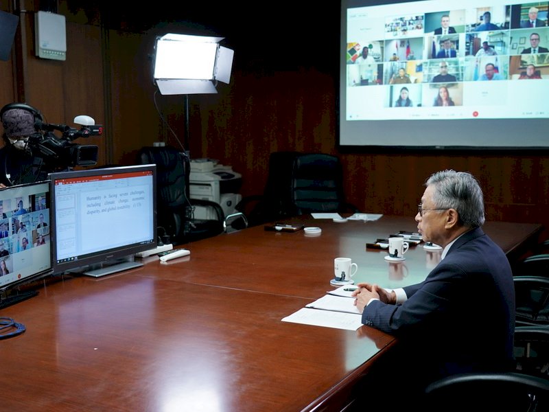 インド太平洋地域の「フォルモサクラブ」は7日にリモート方式で設立大会を開催した。外交部(=外務省)の田中光・政務次長(=副大臣、写真)は、インド太平洋地域の国々の国会議員の参加を歓迎した。「フォルモサクラブ」は、自由、民主主義、人権などの普遍的価値を認める世界各国の国会議員を集め、対話と互助を通して共に目まぐるしく変化している国際社会の環境に向き合うために設立されたもの。(写真:外交部提供)