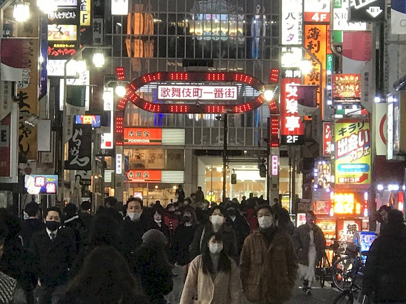 日本の東京、北海道、愛知県などでは、新型コロナ感染者が急増、最近の最高を相次いで更新したことは、台湾でも報道されている。写真は、新宿の歌舞伎町。(写真:資料写真、CNA)