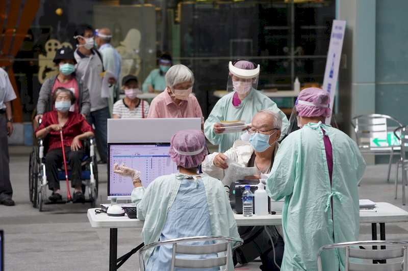 コロナワクチン接種対象、65歳以上と妊婦にも拡大