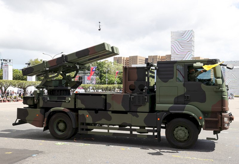 双十国慶節パレード、地対空ミサイル「陸射剣二」も披露