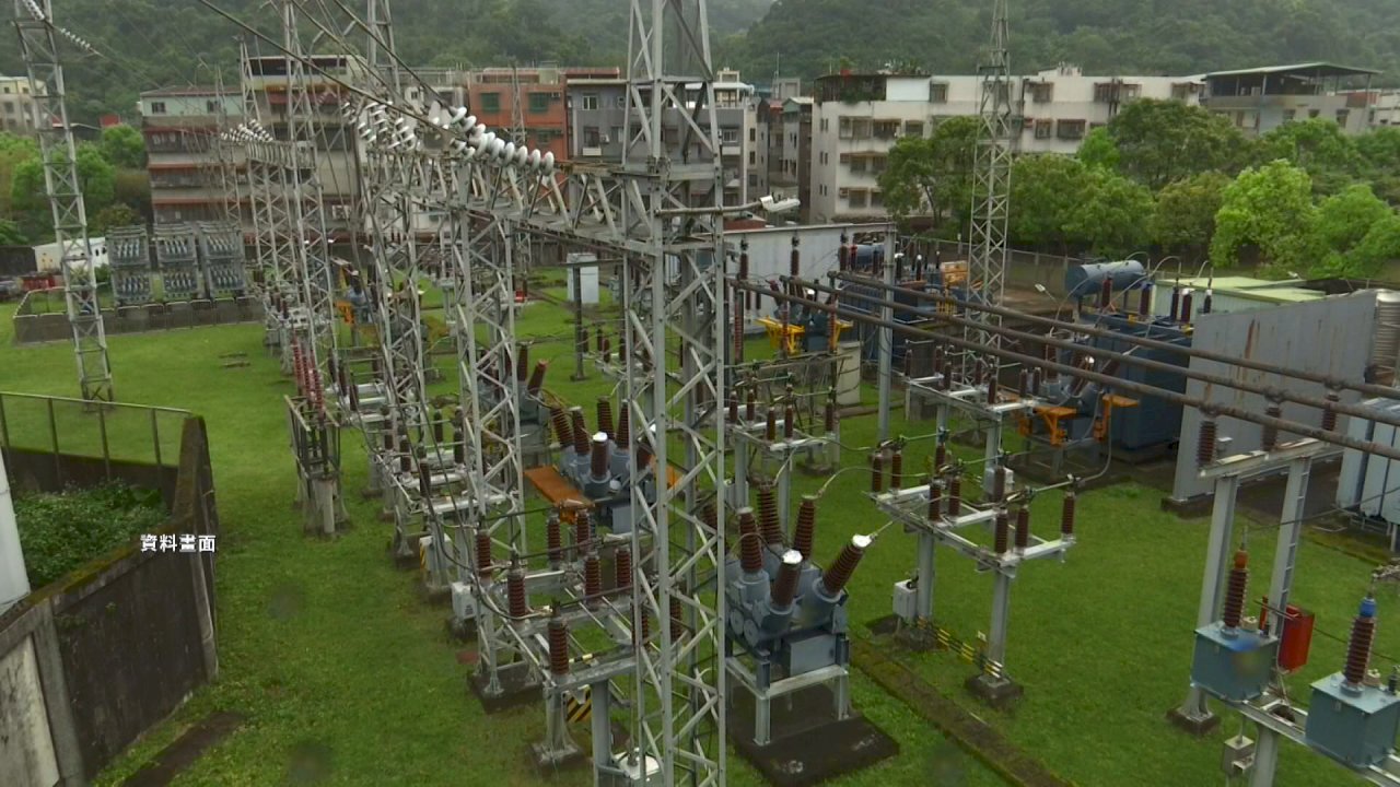 27日午後、電気料金審議委員会が行われ、これまでに明らかにされていた3つの調整案に加え、新たに、「住宅用700kWh以上」と、「商業用1500kWh以上」で8%程度の引き上げを検討している。(写真:RTI)