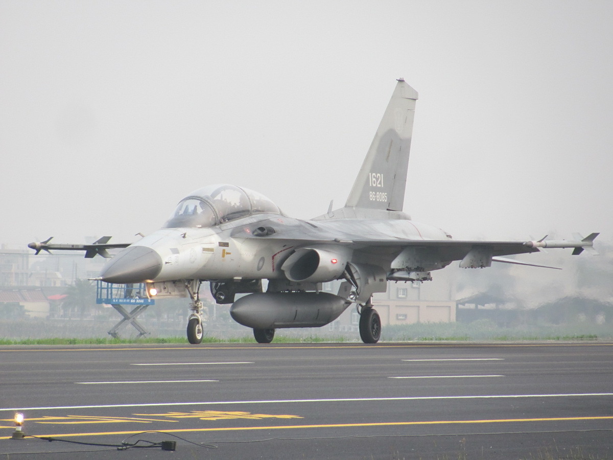 軍関係者によると、空軍の各部隊、海軍の反潜航空大隊、海上戦術偵捜大隊が20日~23日まで合同訓練を行っている。定例実弾演習は7月に行われる予定で、今回の演習はその予行演習と位置づけられている。(写真:Rti) 軍関係者によると、空軍の各部隊、海軍の反潜航空大隊、海上戦術偵捜大隊が20日~23日まで合同訓練を行っている。定例実弾演習は7月に行われる予定で、今回の演習はその予行演習と位置づけられている。(写真:Rti)