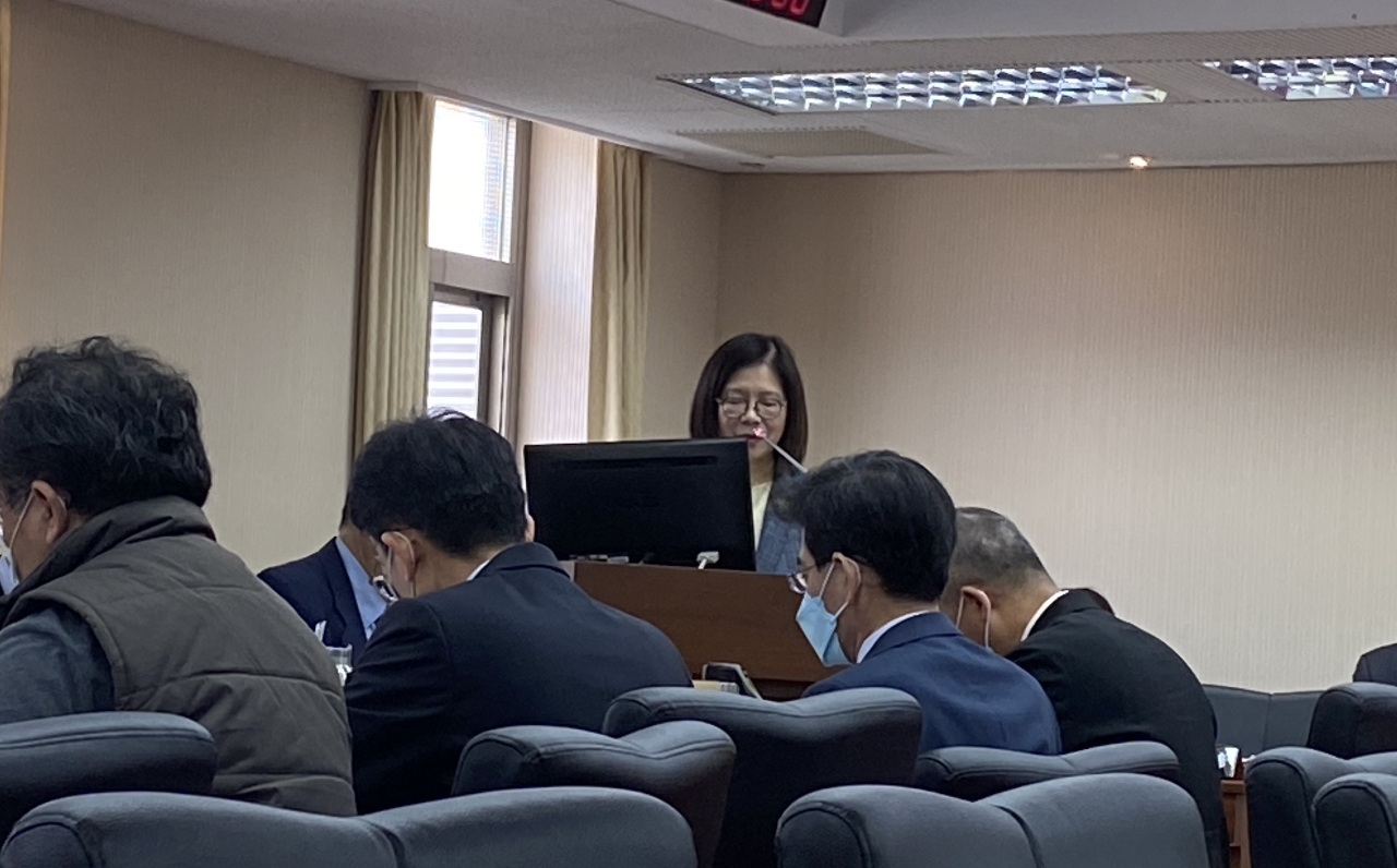 中国からの漂着ゴミ問題について、海洋委員会の管碧玲・委員は中国ともAPECを通してコミュニケーションを取っていると説明した。(写真:RTI) 中国からの漂着ゴミ問題について、海洋委員会の管碧玲・委員は中国ともAPECを通してコミュニケーションを取っていると説明した。(写真:RTI)