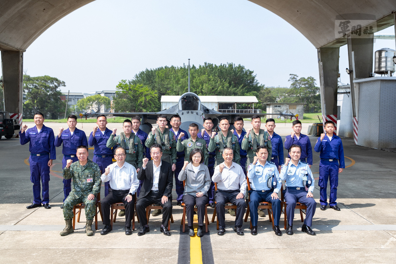 空軍第3連隊を視察、蔡・総統「ソフト・ハードウェアや人員訓練の強化を継続」