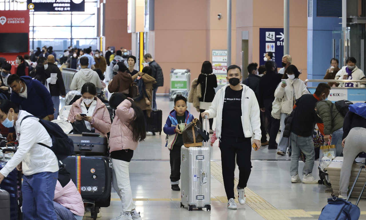 日本の新型コロナ、5類への引き下げ決定