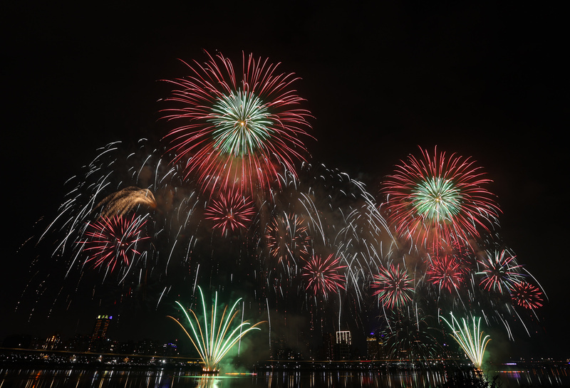 台北‧大稲埕での花火イベント最終日、延べ10万人以上が楽しむ