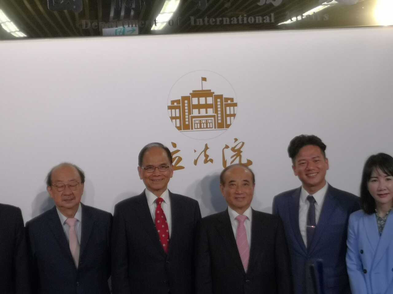 立法院国際事務処除幕式、游錫堃‧立法院長：台湾の民主主義を世界に広めよう