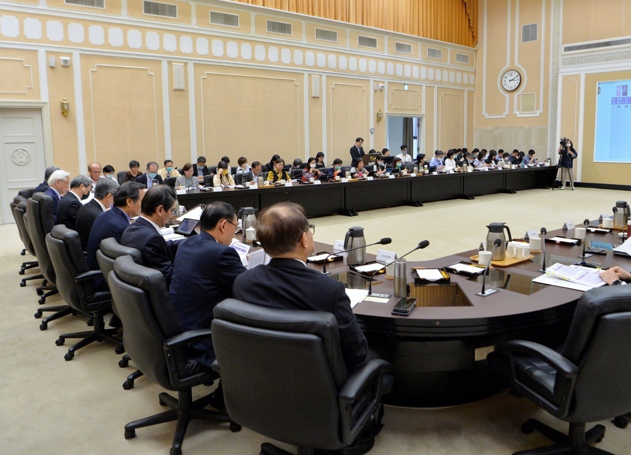 教育部： 5年間で52億元を投じ海外留学生増加を目指す