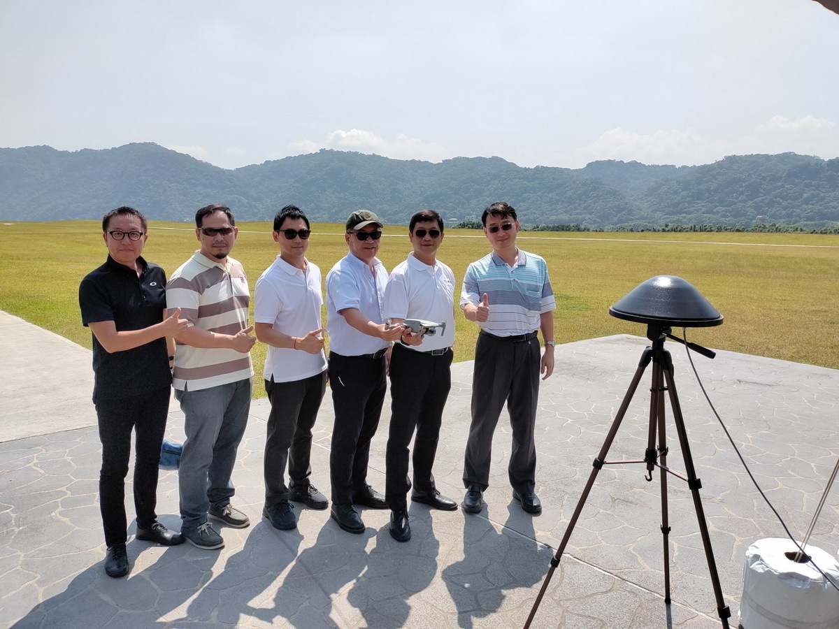 經緯航太科技股份有限公司(Geosat Aerospace & Technology )は13日、桃園市大渓区の大嵙崁親璀公園で、無人機防禦系統實機測試發表會(ドローン防衛システム実機試験発表会)を行い、日本のFORTUNIO JAPANの「DDD(Drone Detective & Disabilitating System:ドローンディテクティブ & ディセイブリテイティングシステム)」を紹介した。(写真:RTI) 經緯航太科技股份有限公司(Geosat Aerospace & Technology )は13日、桃園市大渓区の大嵙崁親璀公園で、無人機防禦系統實機測試發表會(ドローン防衛システム実機試験発表会)を行い、日本のFORTUNIO JAPANの「DDD(Drone Detective & Disabilitating System:ドローンディテクティブ & ディセイブリテイティングシステム)」を紹介した。(写真:RTI)