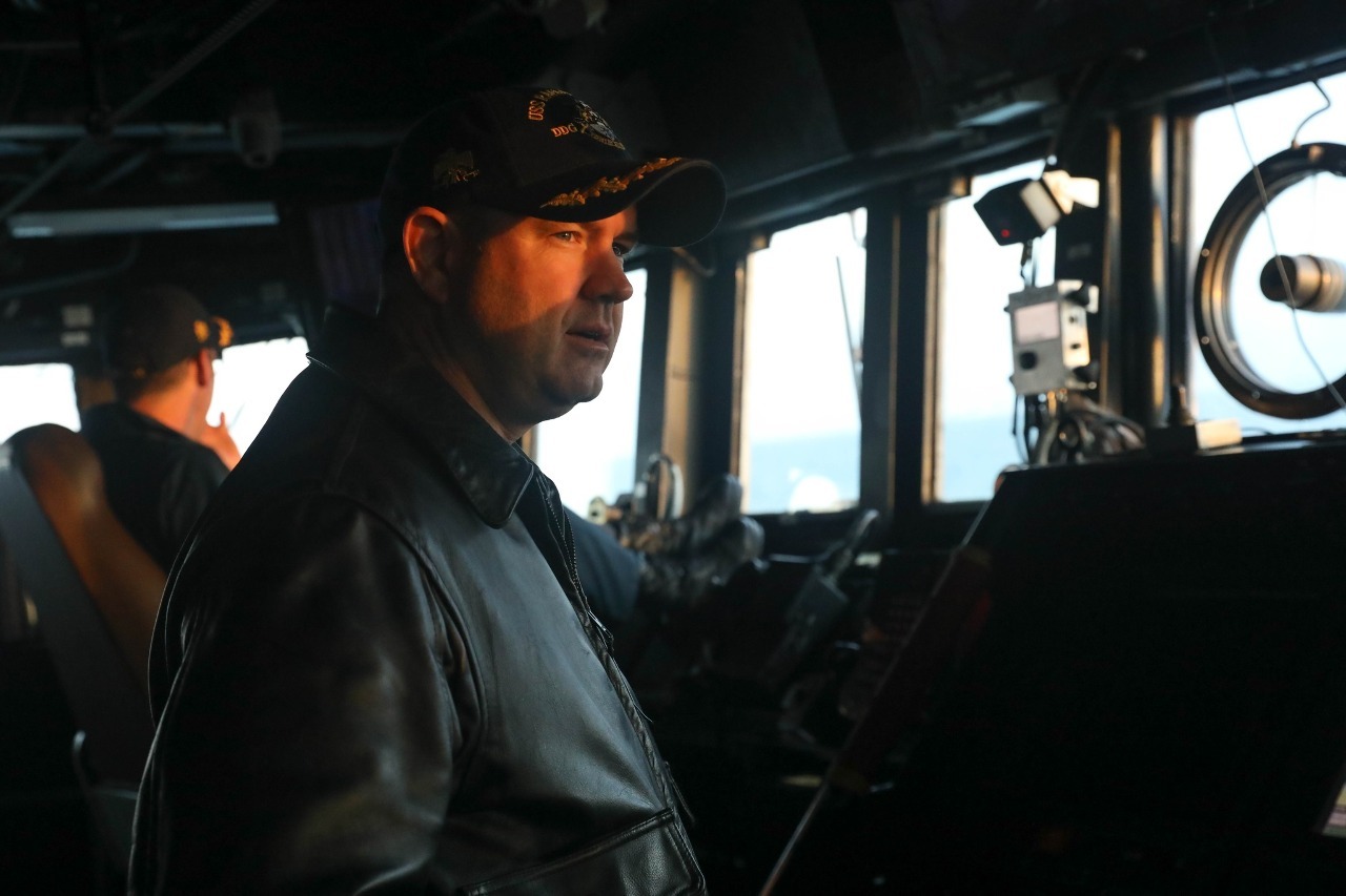 アメリカとカナダの軍艦が台湾海峡を通過
