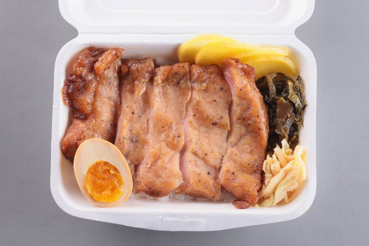 日本でも味わえる台湾排骨弁当、一個500円