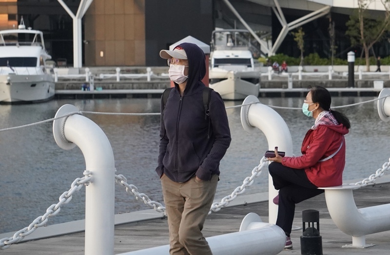 12/7湿度の低い寒い天気に、西部は昼夜の気温差に要注意
