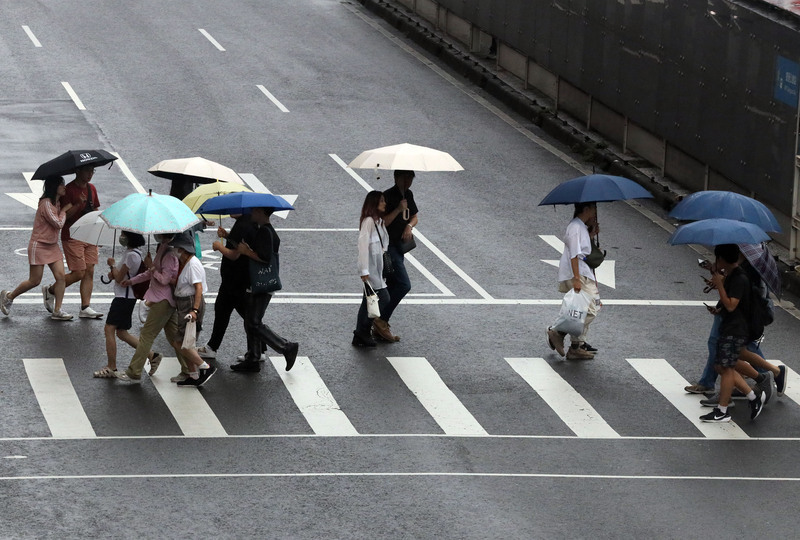 10/21北部では短時間の雨、桃園以南は曇りのち晴れに。最高気温は台湾本島各地や澎湖、金門で28度から32度。(写真：CNA)