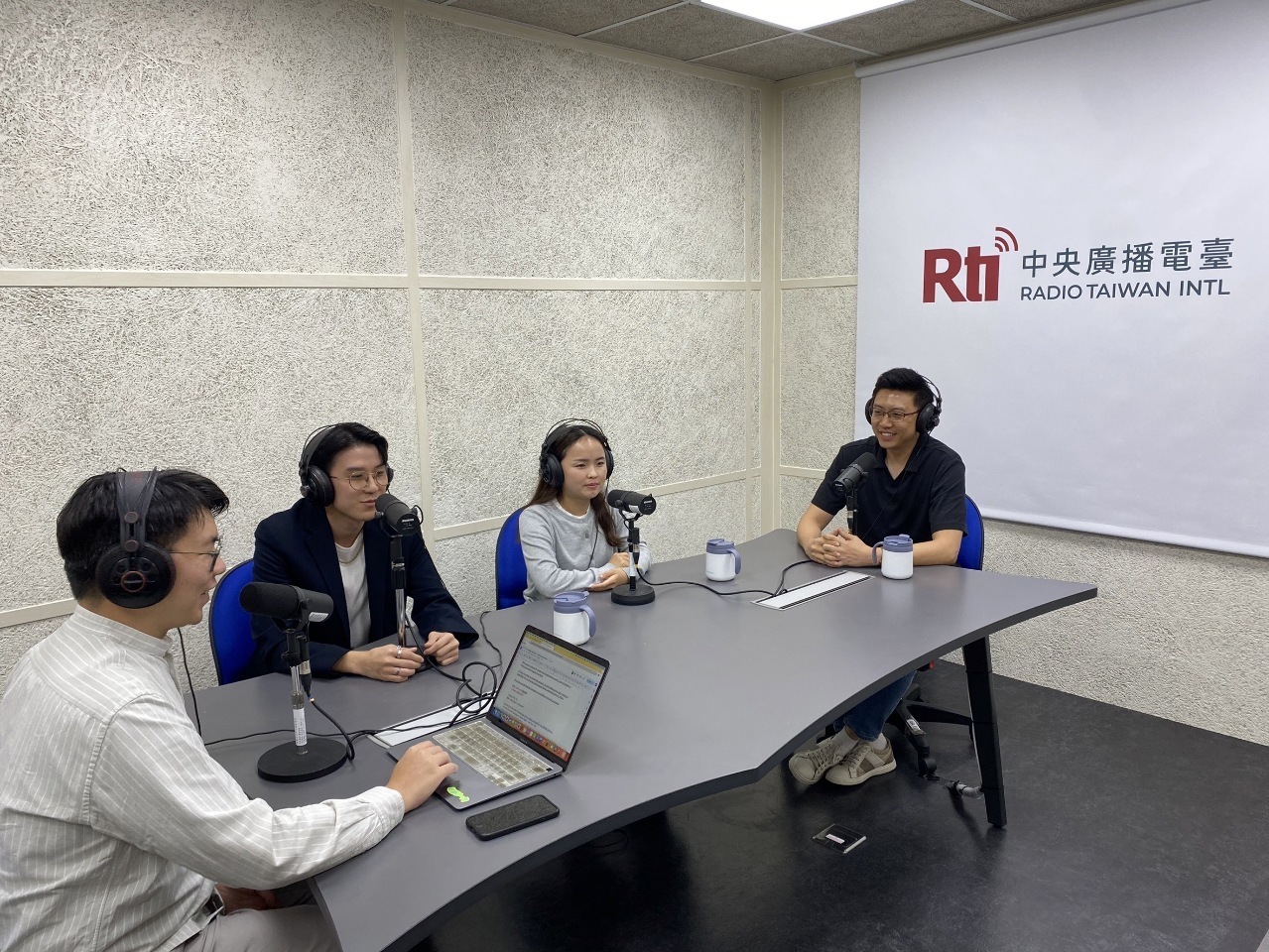 脱北者の趙恩實(Jo Eun-sil）さんは、Rti中央放送局のインタビューを受け、「北朝鮮での生活はどこにいても自由が厳しく制限されており、まるで『塀のない刑務所』の中にいるようだ」と語った（写真：アムネスティ・インターナショナル台湾支部）