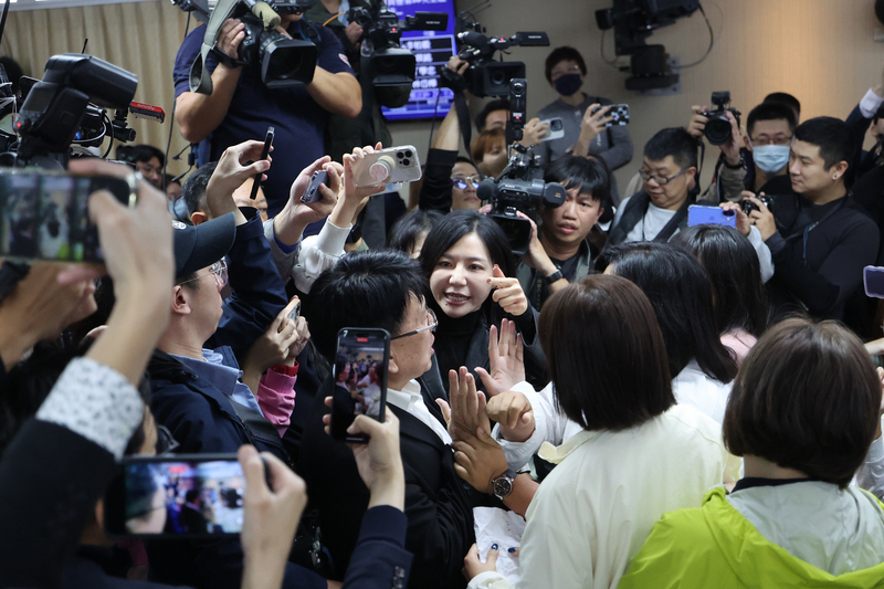 立法院（国会）内政委員会で、公職人員選挙罷免法改正案の審議が行われましたが、激しい衝突が起こり、会議は空転となった。（写真：CNA）