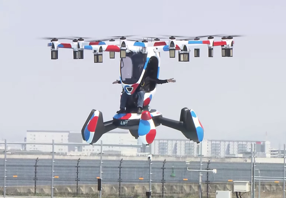 【大阪・関西万博】開幕2日目　「空飛ぶクルマ」が初飛行