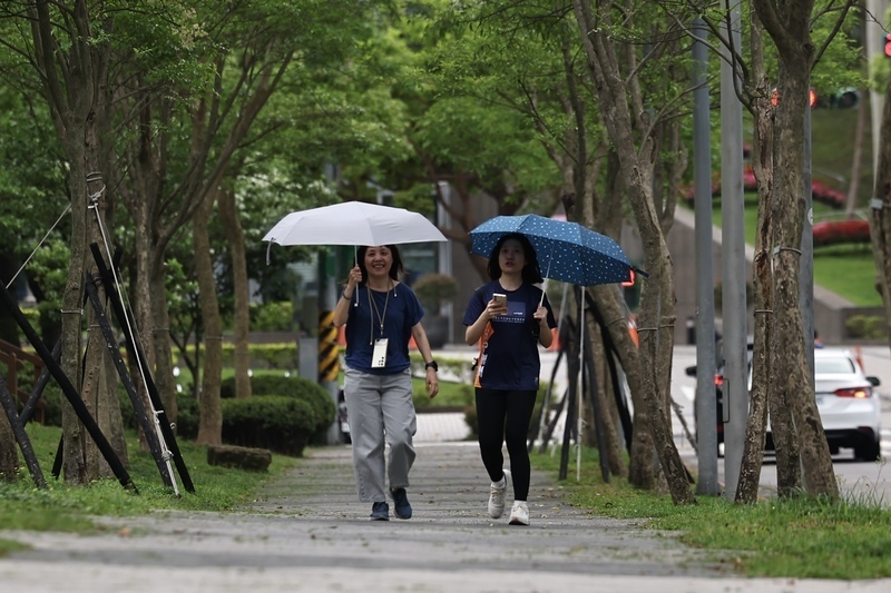 4/18午後は北部や山間部で雷雨 南部は32度超えのところも