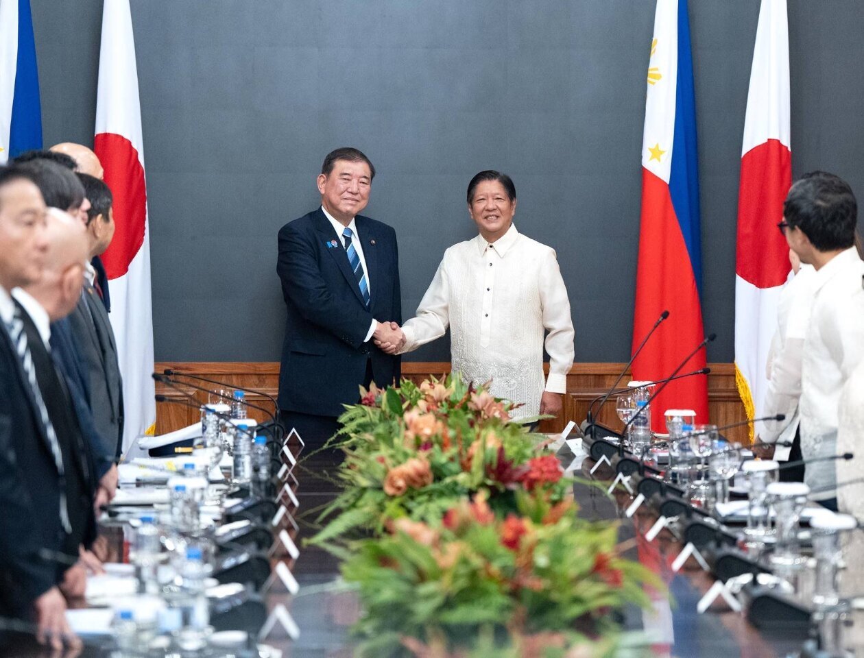 日本の石破茂首相が４月29日、フィリピンの首都マニラで同国のマルコス(Ferdinand Marcos Jr.)大統領と会談し、中国を念頭に、双方が軍事情報包括保護協定（GSOMIA）の早期締結を目指すことについて意見の一致を見た（写真：マルコス大統領Facebook）
