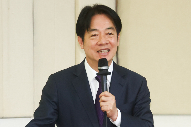 頼清徳・総統は、国際通貨基金(IMF)は多くの国・地域の今年の経済成長率の予測値を引き下げた中、台湾は引き下げられず、逆に引き上げられた、と指摘、台湾の第1四半期(1月～3月)の経済成長率は5.37％に達し、また製品の輸出販売の65％はアメリカ及び中国以外の国であるとして、これらはすべて、この数十年来の台湾の経済、産業発展による強靭性といえると強調、各企業は自信をもって欲しい、と希望した。(写真：CNA)