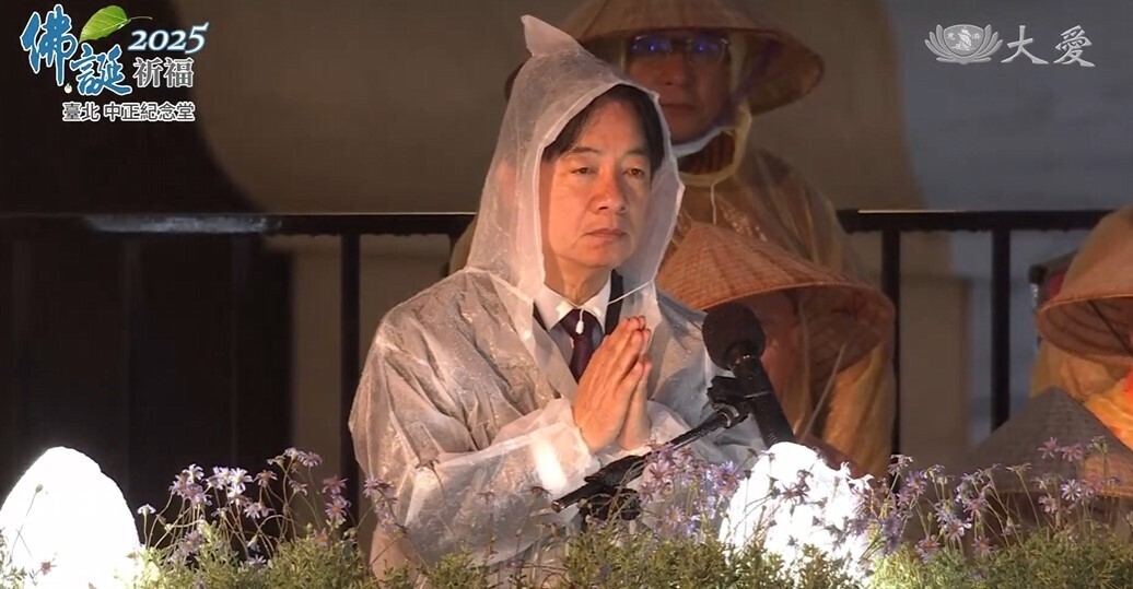 高雄市の愛河湾で21日、「ネットフリックス」（Netflix
