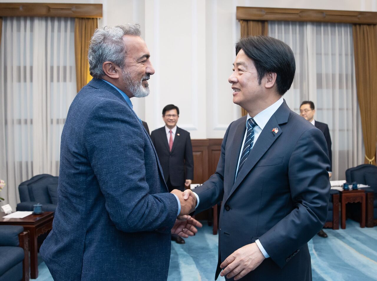 頼清徳‧総統は16日、アメリカ下院議員団の表敬訪問を受けた際、台米の安全保障協力が武器調達から共同生産へと進展することに期待を示した。（写真：総統府）